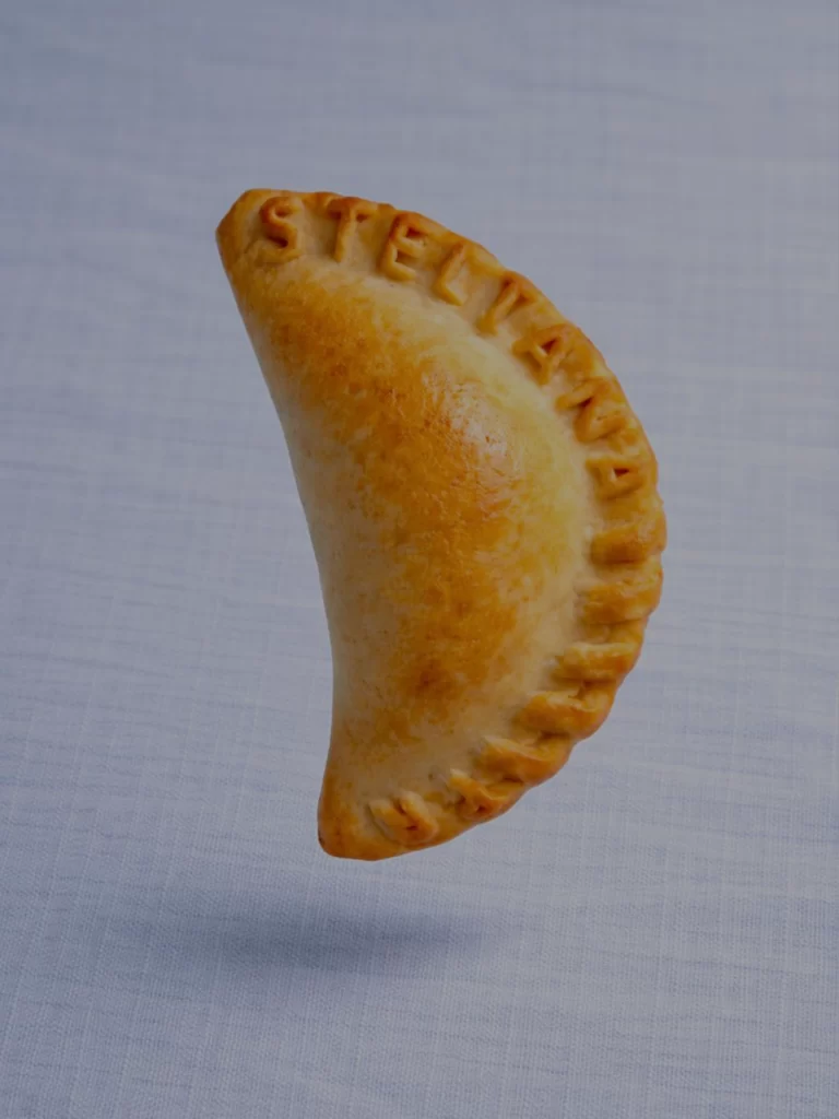 empanada argentina chiquita de un bocado, empanada de coketail para eventos